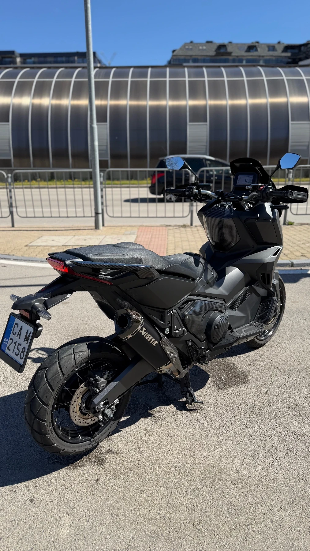 Honda X-ADV AKRAPOVIC!СЕРВИЗНА ИСТОРИЯ!CARBON!FOOTPEGS!TOP!, снимка 3 - Мотоциклети и мототехника - 54134402