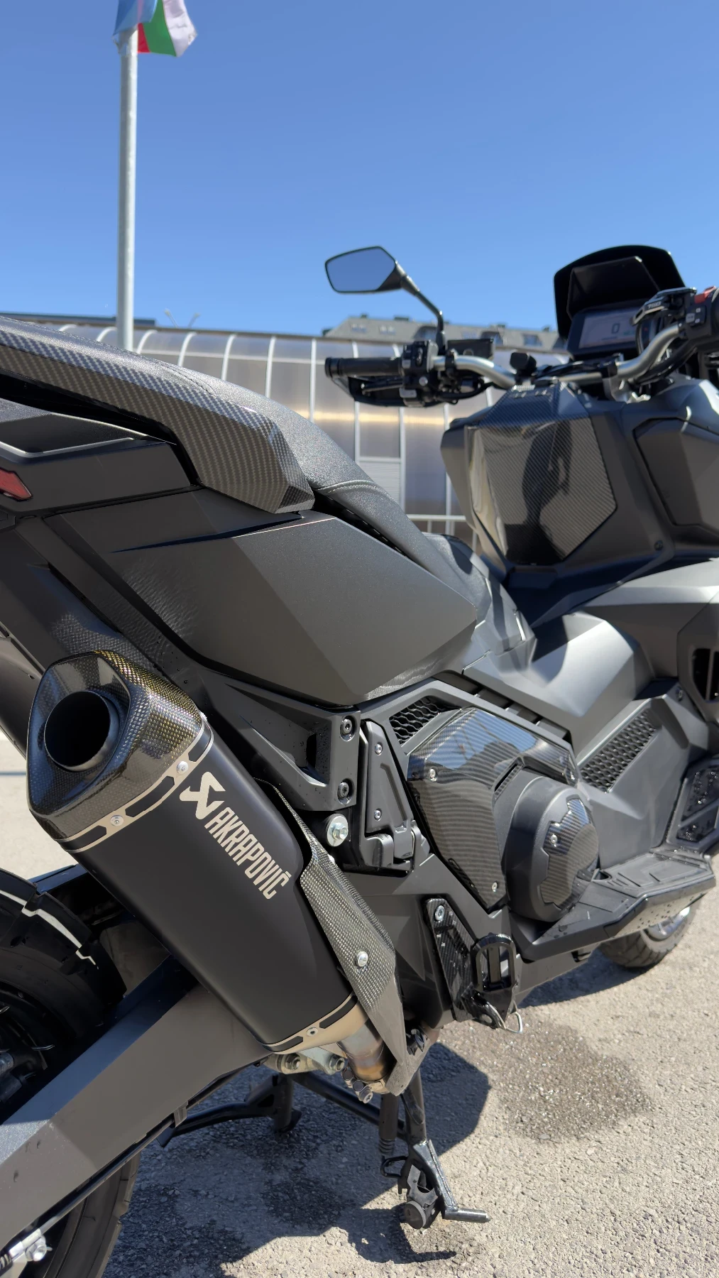 Honda X-ADV AKRAPOVIC!СЕРВИЗНА ИСТОРИЯ!CARBON!FOOTPEGS!TOP!, снимка 9 - Мотоциклети и мототехника - 54134402