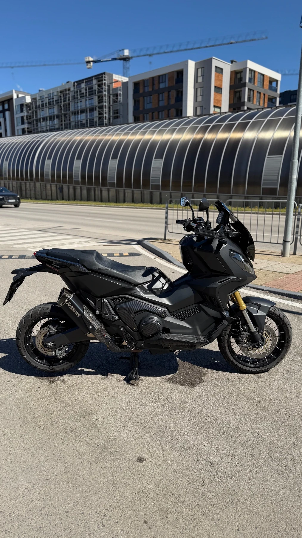 Honda X-ADV AKRAPOVIC!СЕРВИЗНА ИСТОРИЯ!CARBON!FOOTPEGS!TOP!, снимка 2 - Мотоциклети и мототехника - 54134402