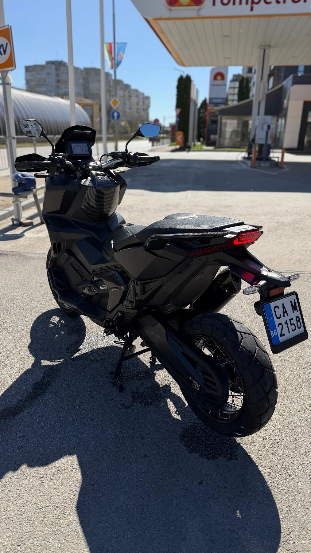 Honda X-ADV AKRAPOVIC!СЕРВИЗНА ИСТОРИЯ!CARBON!FOOTPEGS!TOP!, снимка 4 - Мотоциклети и мототехника - 54134402