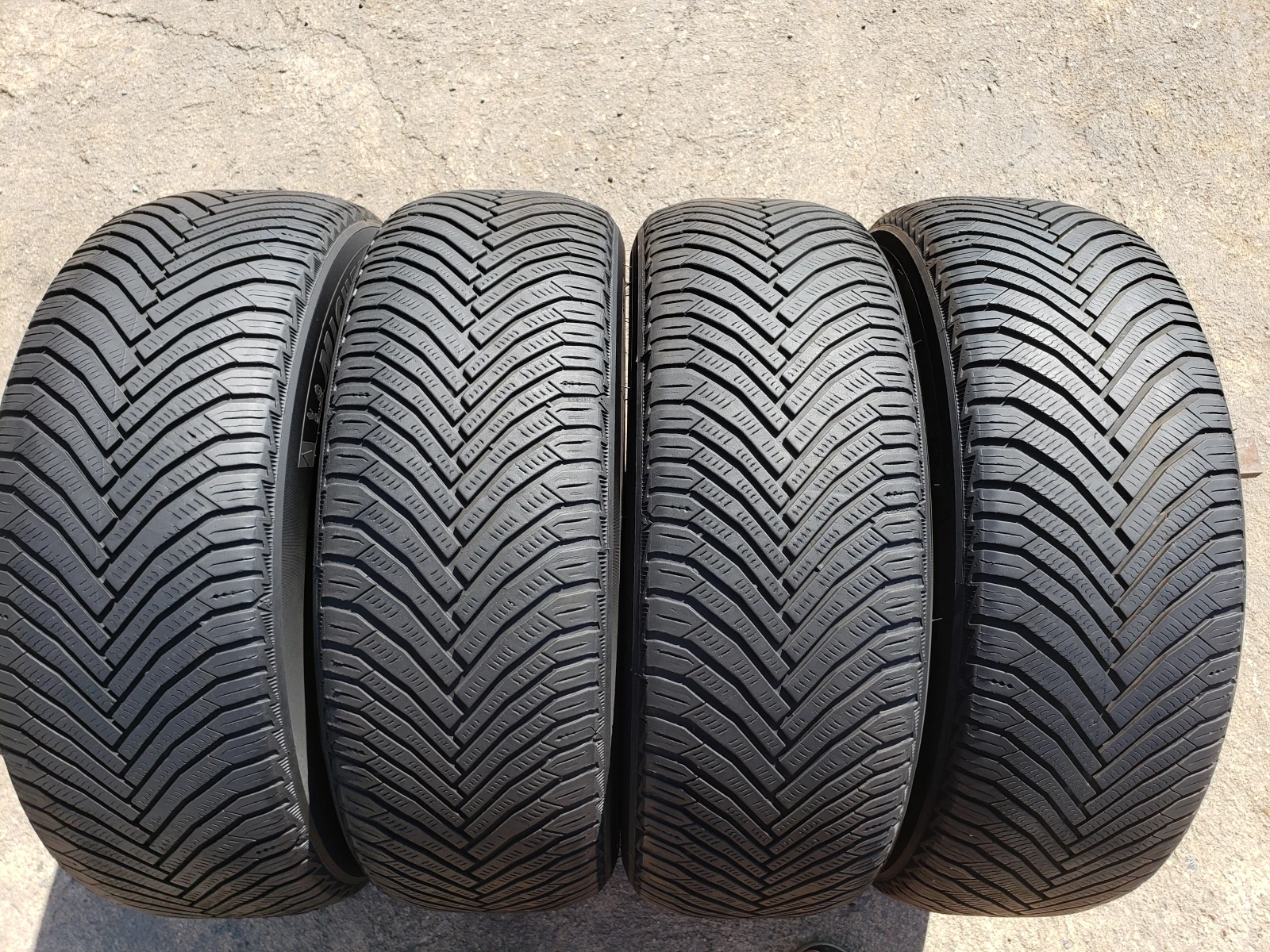 Гуми Зимни 205/60R16, снимка 2 - Гуми и джанти - 56007099