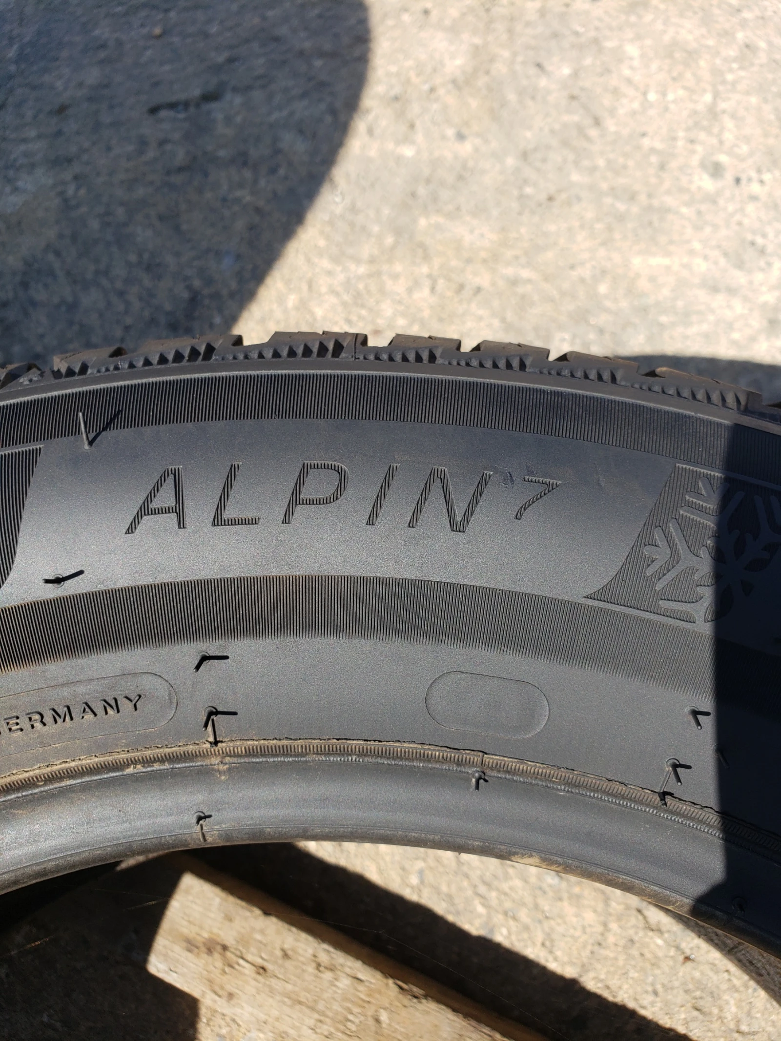 Гуми Зимни 205/60R16, снимка 8 - Гуми и джанти - 56007099