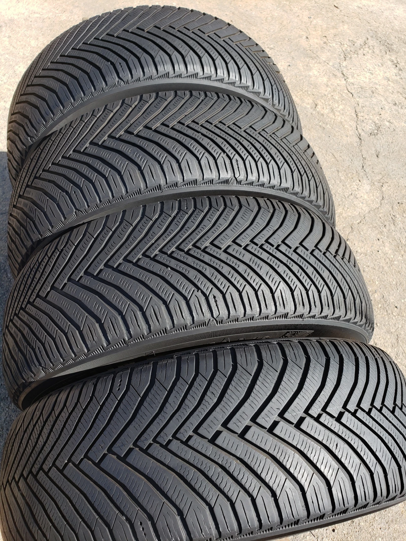 Гуми Зимни 205/60R16, снимка 4 - Гуми и джанти - 56007099
