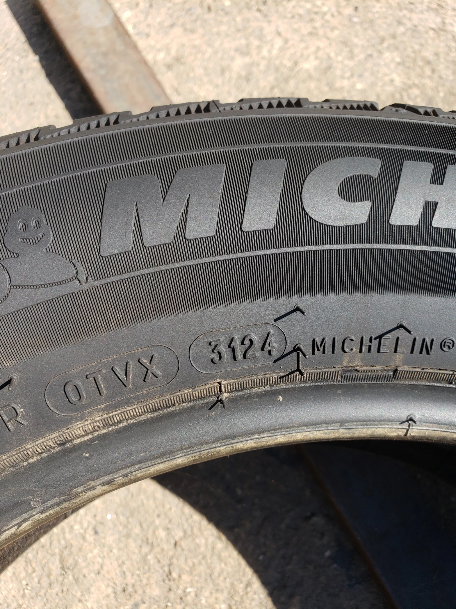 Гуми Зимни 205/60R16, снимка 7 - Гуми и джанти - 56007099