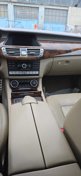 Обява за продажба на Mercedes-Benz CLS 350 CLS 350, ЗАДНО, AMG СПИРАЧКИ, FACE ~34 000 лв. - изображение 6 | Auto.bg Обява за продажба на Mercedes-Benz CLS 350 CLS 350, ЗАДНО, AMG СПИРАЧКИ, FACE ~34 000 лв. - изображение 6