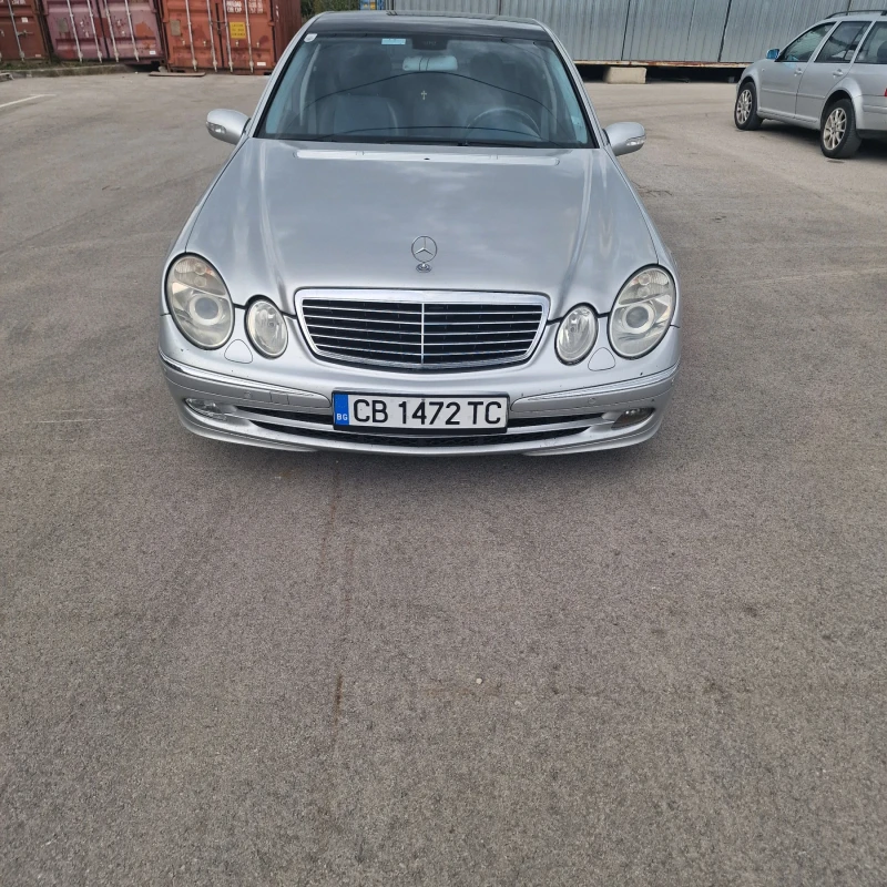 Mercedes-Benz E 220 Лек автомобил , снимка 1 - Автомобили и джипове - 47400058