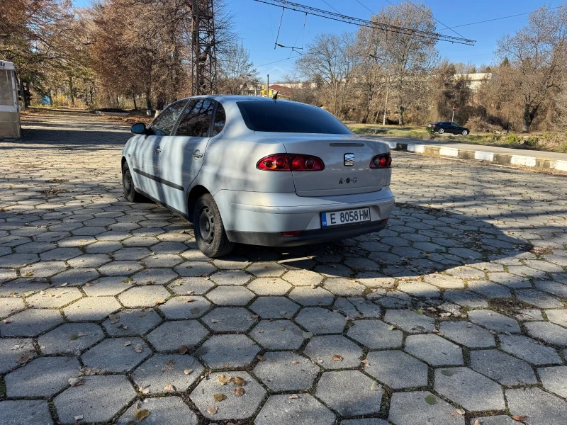 Seat Cordoba, снимка 5 - Автомобили и джипове - 48251233