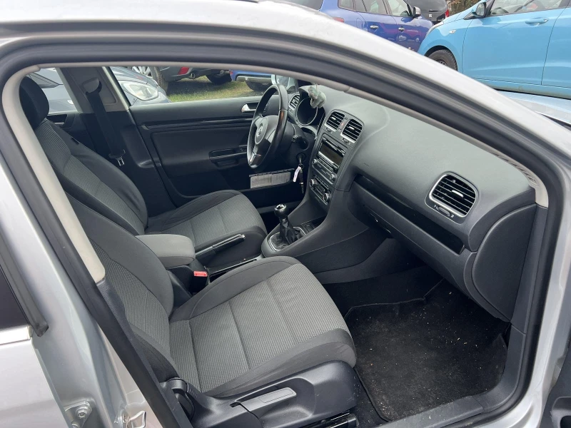 VW Golf 1.6 TDI, снимка 7 - Автомобили и джипове - 49437831