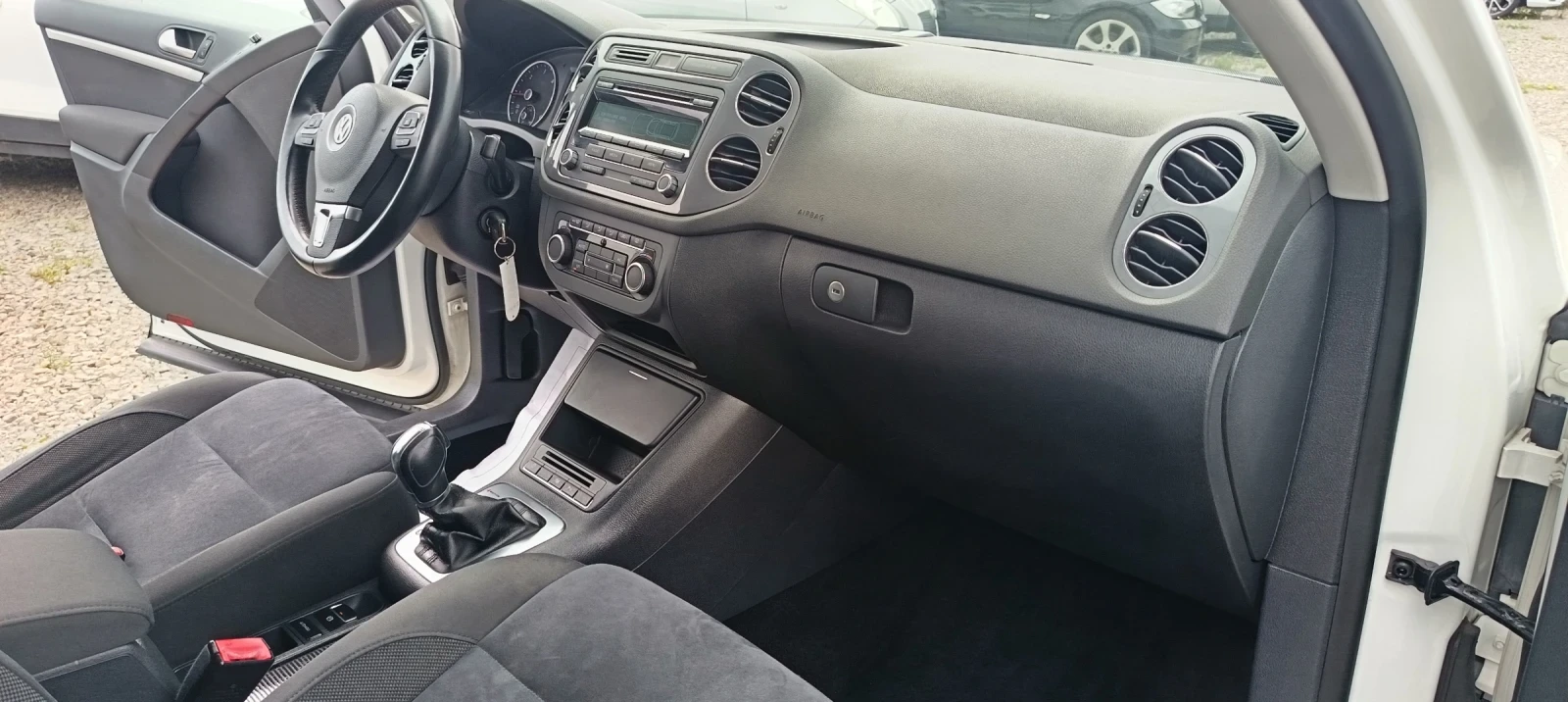 VW Tiguan 2.0 * 4x4 *  Автомат *  - изображение 10