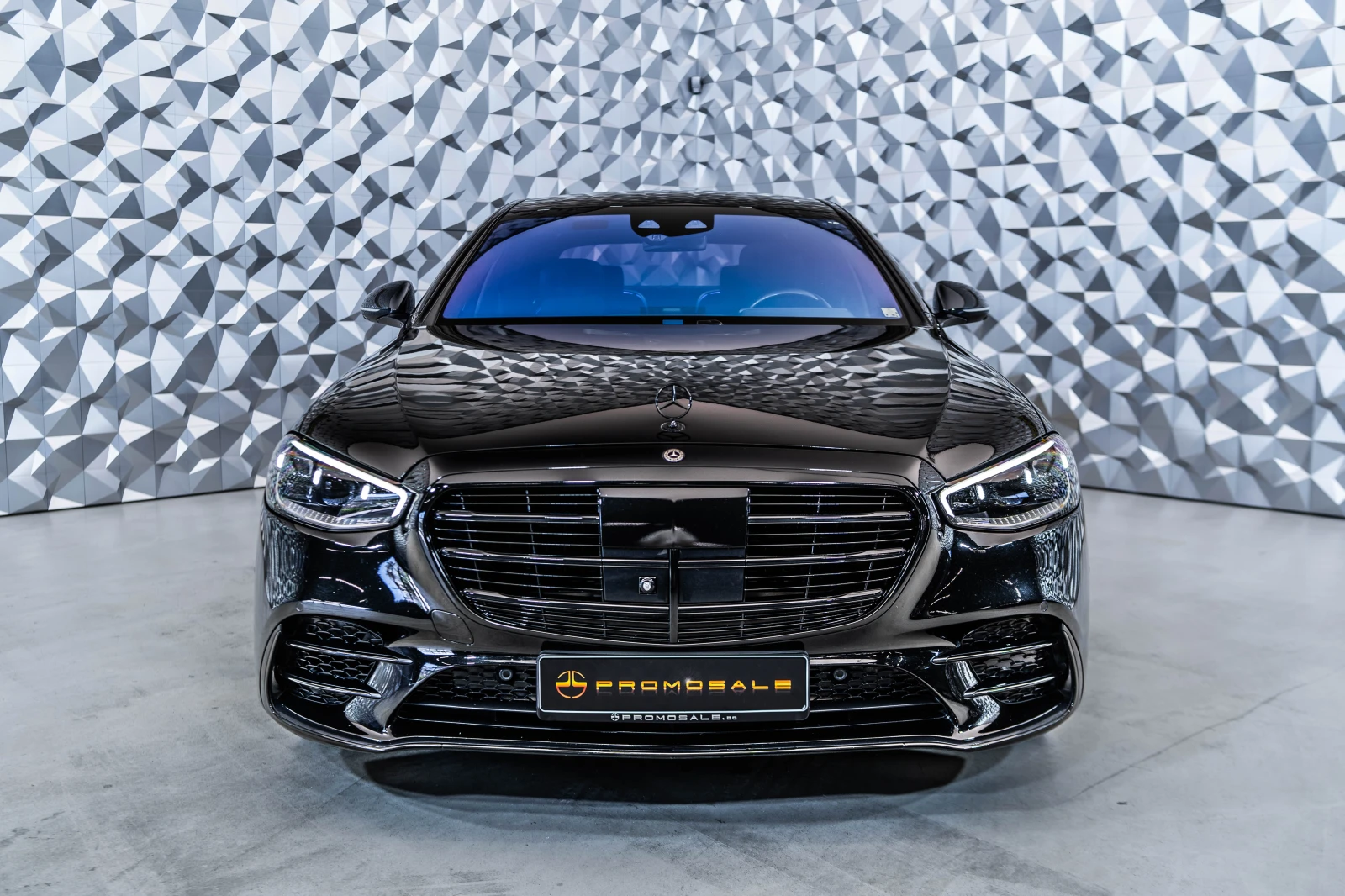 Mercedes-Benz S 580 4M L * AMG* TV* FirstCl* BurmHighEnd* Pano* Headup, снимка 2 - Автомобили и джипове - 54425001