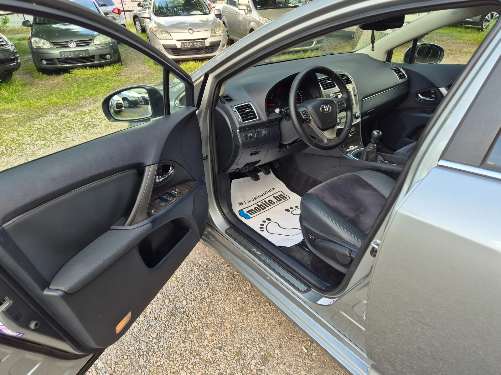Toyota Avensis 2.0D-4D NAVI KOЖА КЕYLESS FULL ВНОС ИТАЛИЯ , снимка 11 - Автомобили и джипове - 54621786