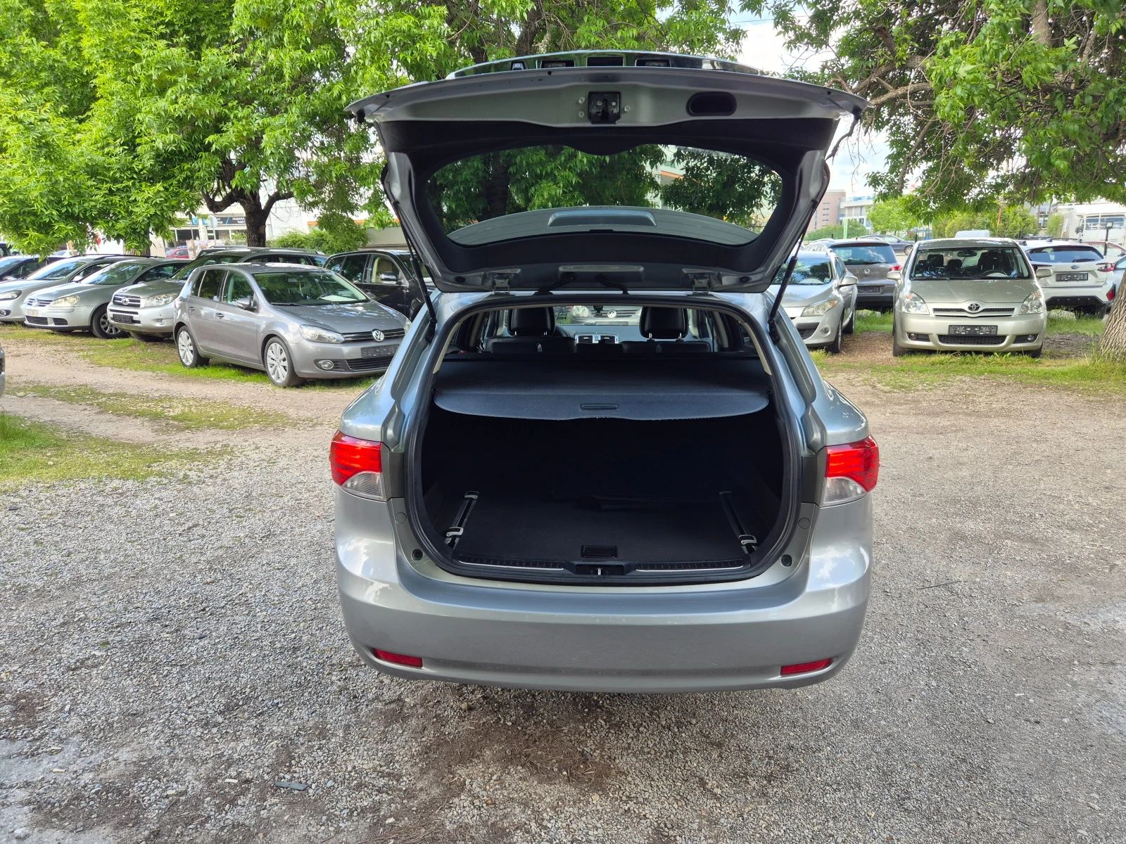 Toyota Avensis 2.0D-4D NAVI KOЖА КЕYLESS FULL ВНОС ИТАЛИЯ , снимка 14 - Автомобили и джипове - 54621786