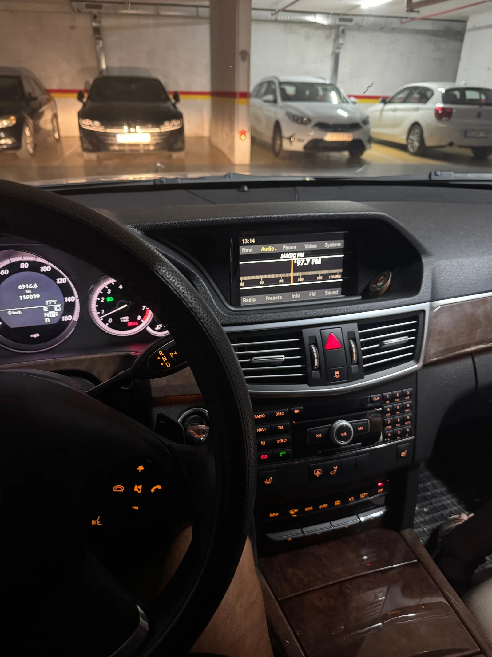 Mercedes-Benz E 350 4MATIC, снимка 12 - Автомобили и джипове - 55169320