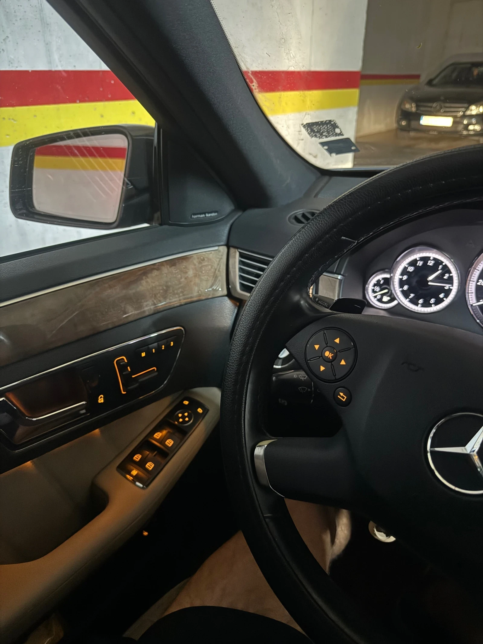 Mercedes-Benz E 350 4MATIC, снимка 11 - Автомобили и джипове - 55169320