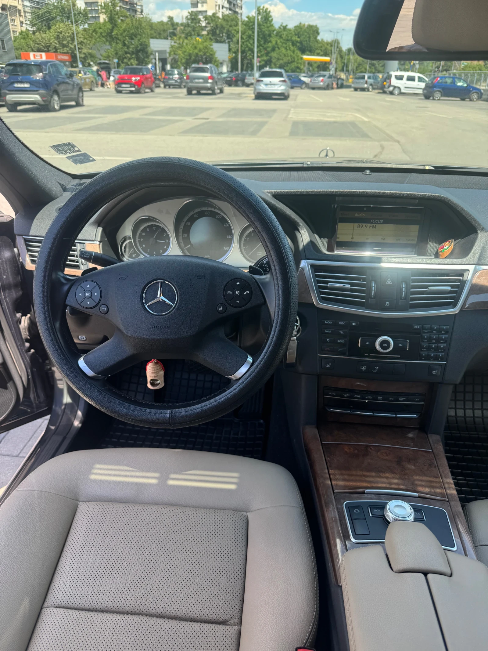 Mercedes-Benz E 350 4MATIC, снимка 6 - Автомобили и джипове - 55169320
