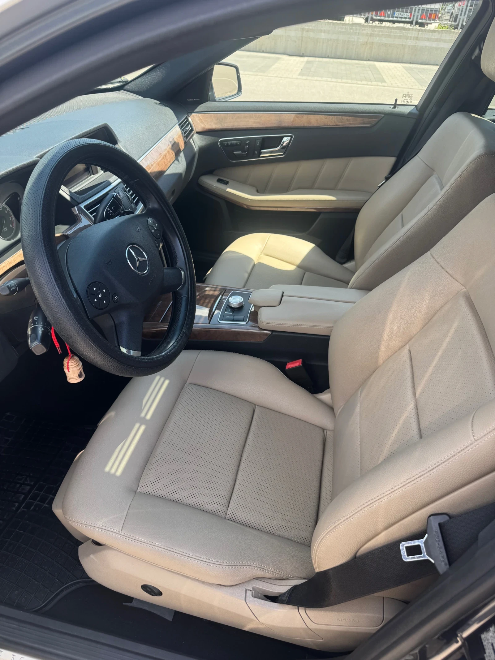 Mercedes-Benz E 350 4MATIC, снимка 5 - Автомобили и джипове - 55169320