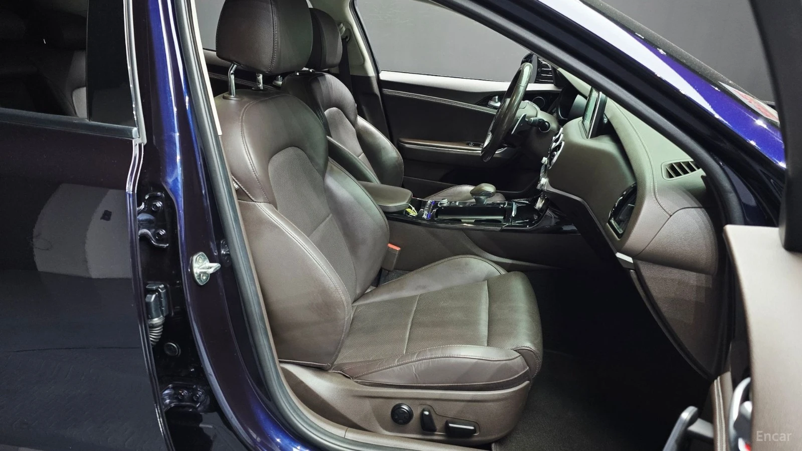 Kia Stinger 3.3* MASTERS* ОБДУХВАНЕ* КАМЕРА* ПОДГРЕВ, снимка 12 - Автомобили и джипове - 55639013