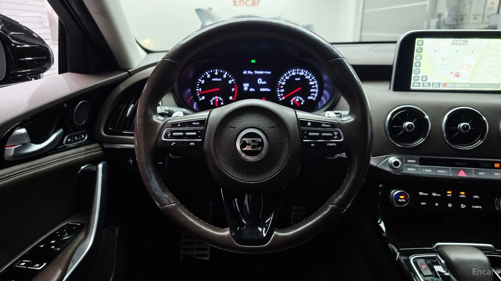 Kia Stinger 3.3* MASTERS* ОБДУХВАНЕ* КАМЕРА* ПОДГРЕВ, снимка 13 - Автомобили и джипове - 55639013