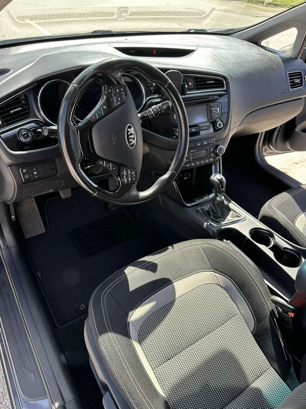 Kia Ceed SW 1.6 CRDi, 110 к.с., дизел, октомври 2016 г., снимка 9 - Автомобили и джипове - 56122413
