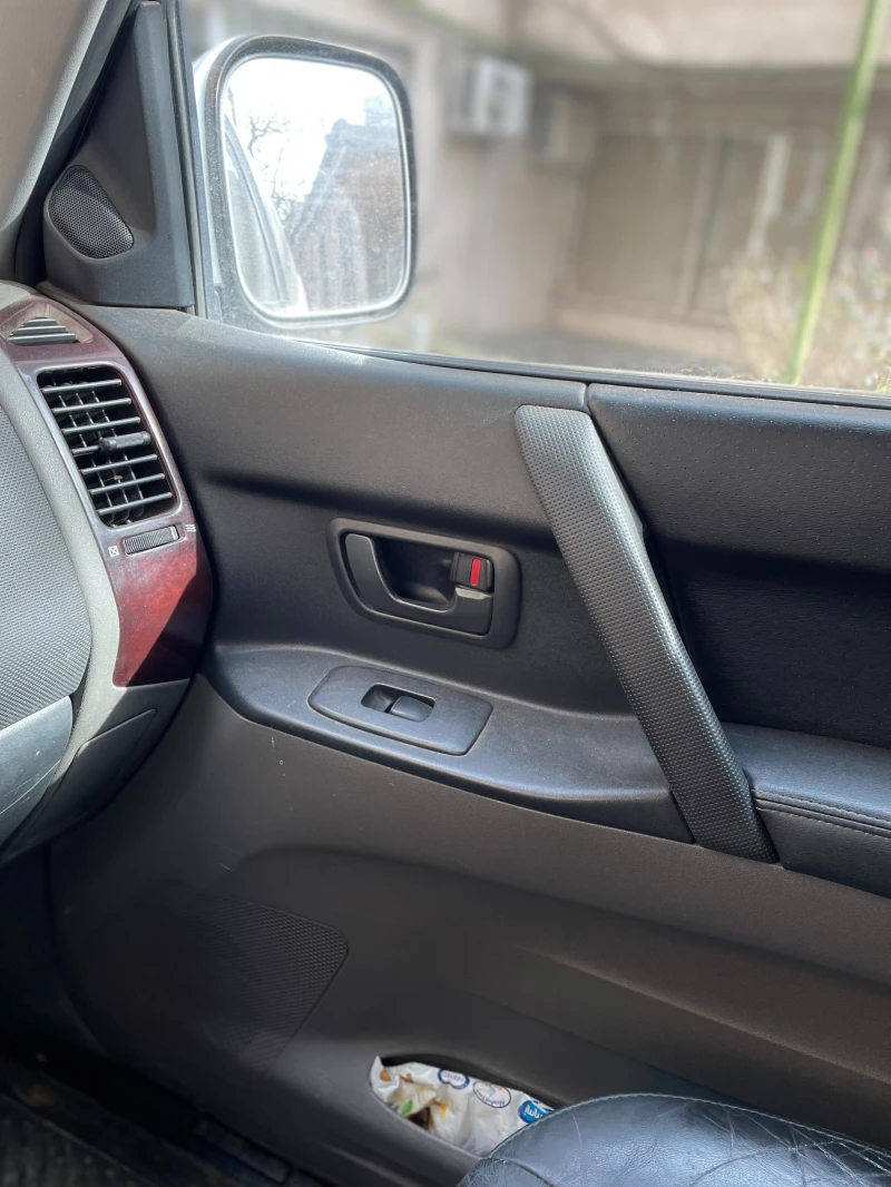 Mitsubishi Pajero, снимка 10 - Автомобили и джипове - 52618438