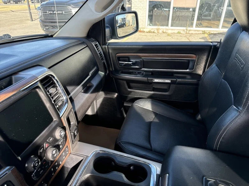 Dodge RAM 1500 Laramie ПОДГРЕВ* ОБДУХВАНЕ* CAM* KEYLESS* , снимка 7 - Автомобили и джипове - 52569801