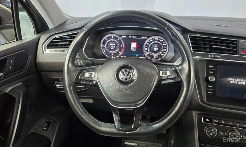 VW Tiguan, снимка 13 - Автомобили и джипове - 52962110