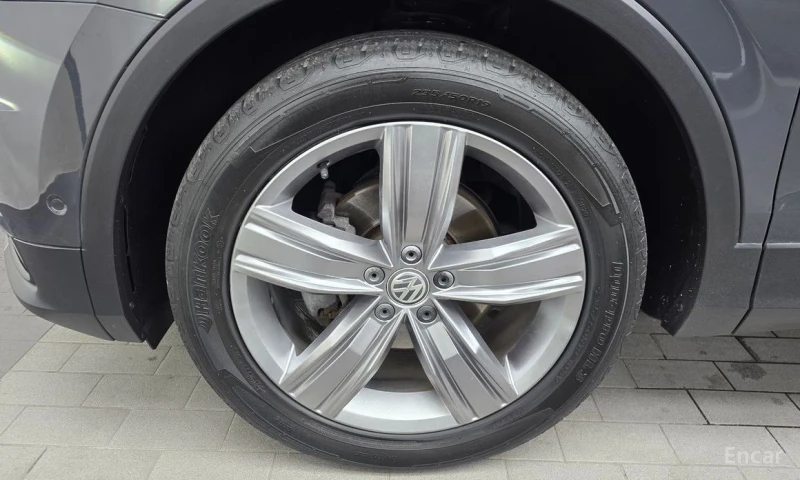 VW Tiguan, снимка 5 - Автомобили и джипове - 52962110