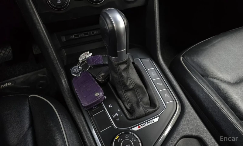 VW Tiguan, снимка 9 - Автомобили и джипове - 52962110