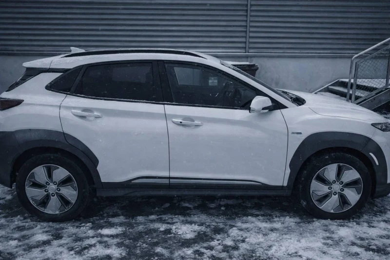 Hyundai Kona 64 kWh / Premium / Термопомпа , снимка 4 - Автомобили и джипове - 53297320