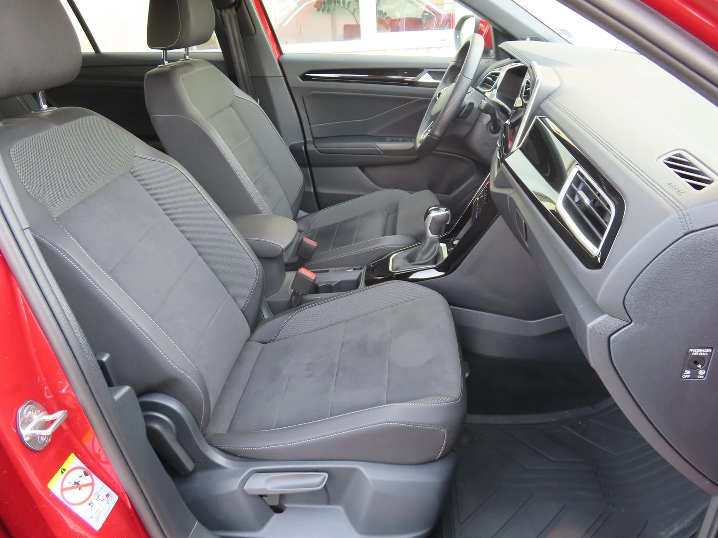 VW T-Roc VW T- Roc R-Line 1.5 TSI OPF DSG - изображение 9
