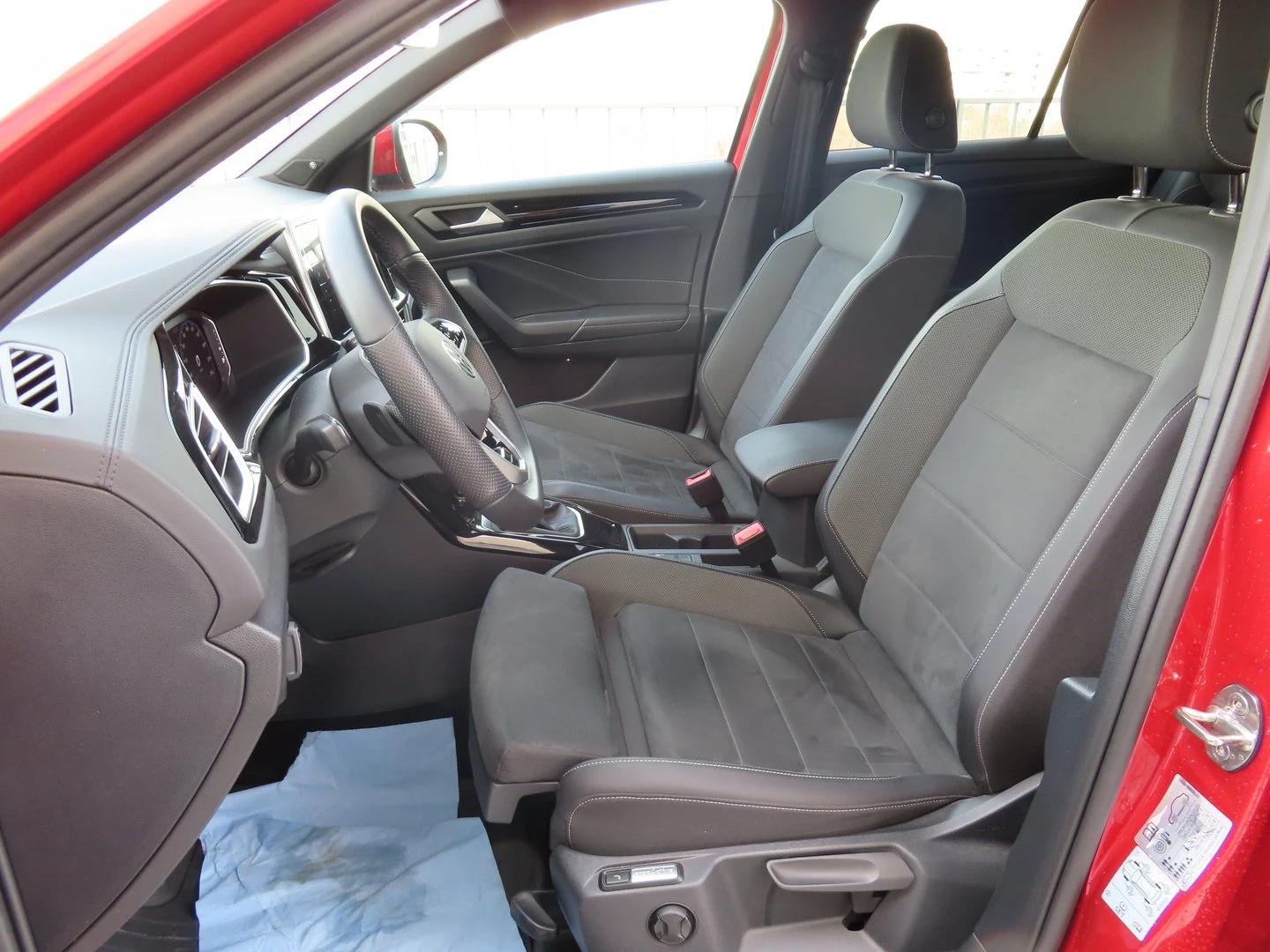 VW T-Roc VW T- Roc R-Line 1.5 TSI OPF DSG - изображение 7