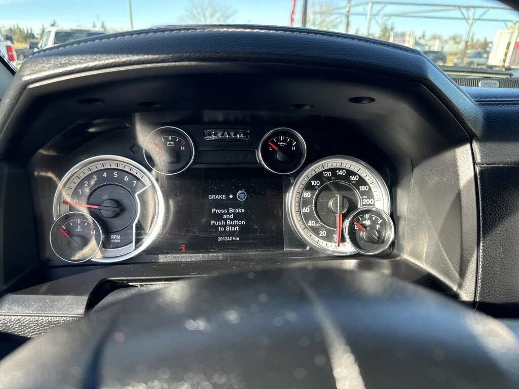 Dodge RAM 1500 Laramie ПОДГРЕВ* ОБДУХВАНЕ* CAM* KEYLESS*  - изображение 9