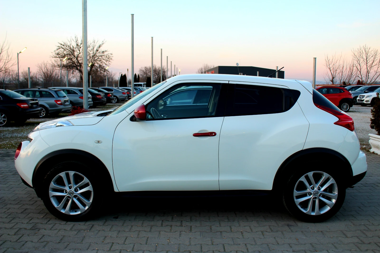 Nissan Juke TEKNA * СОБСТВЕН ЛИЗИНГ, снимка 4 - Автомобили и джипове - 53819169