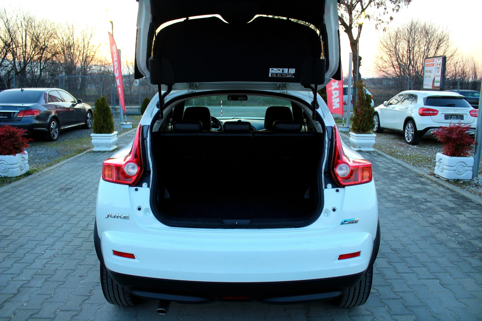 Nissan Juke TEKNA * СОБСТВЕН ЛИЗИНГ, снимка 8 - Автомобили и джипове - 53819169