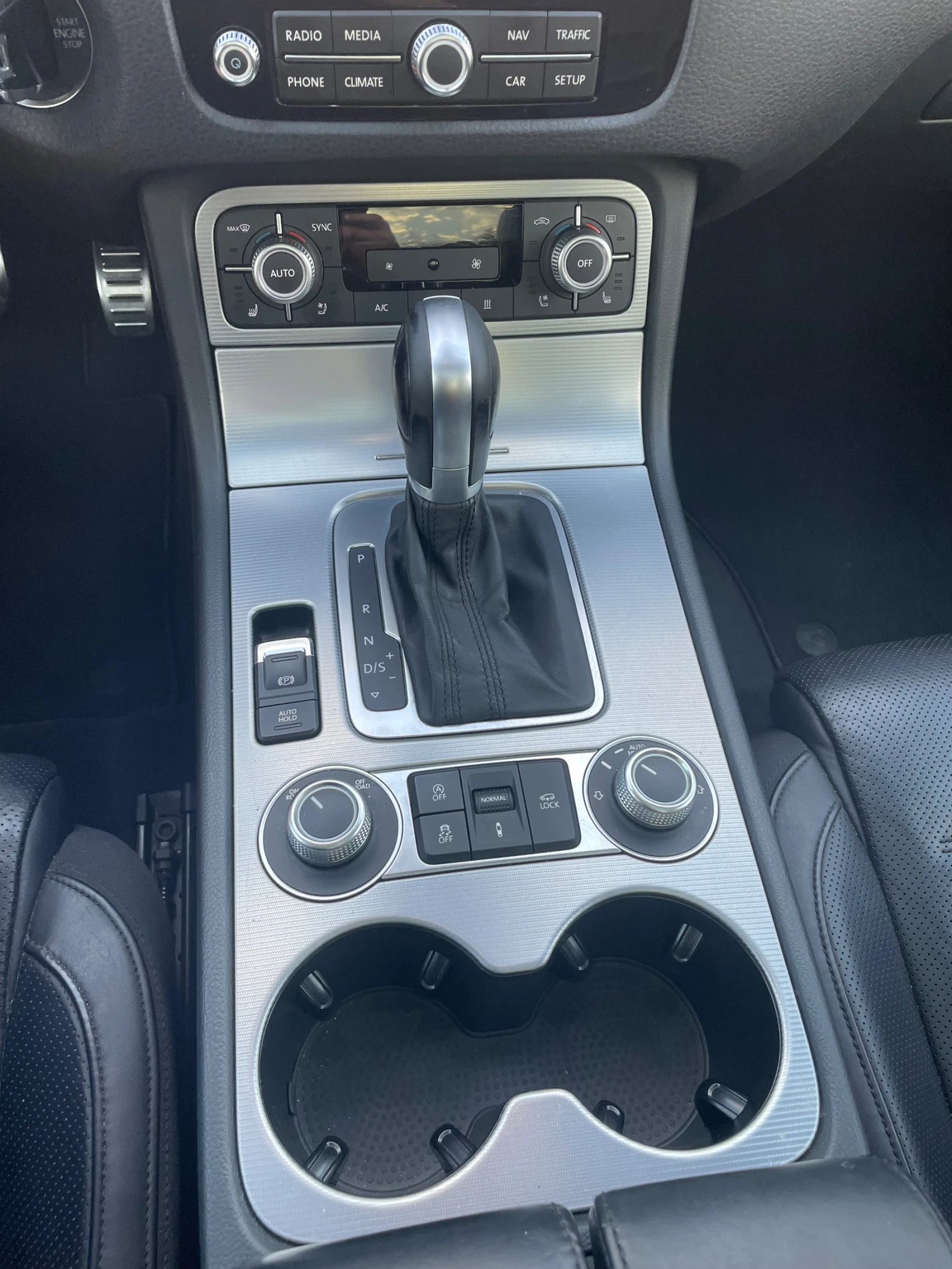 VW Touareg, снимка 17 - Автомобили и джипове - 54151544