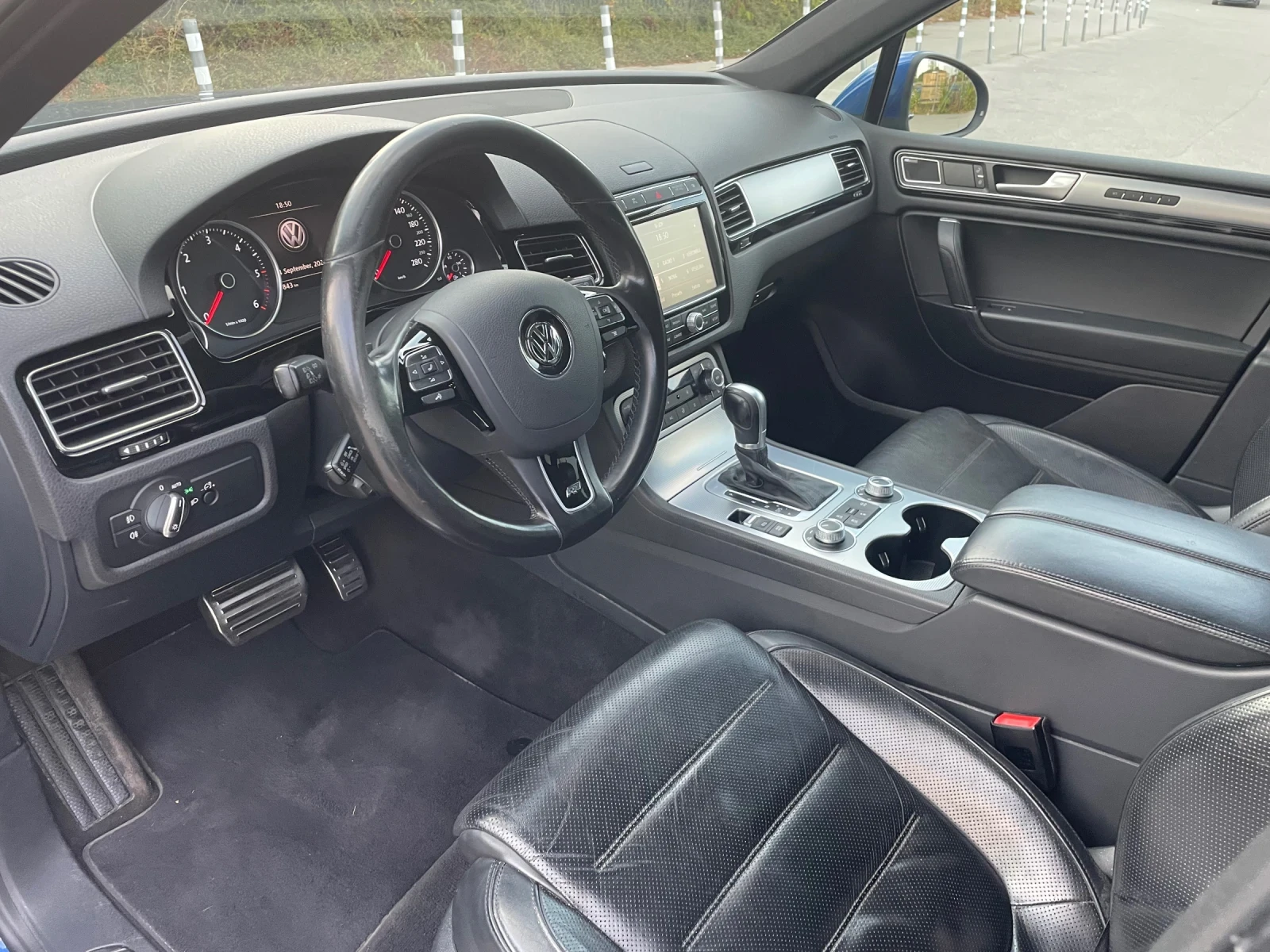 VW Touareg, снимка 8 - Автомобили и джипове - 54151544