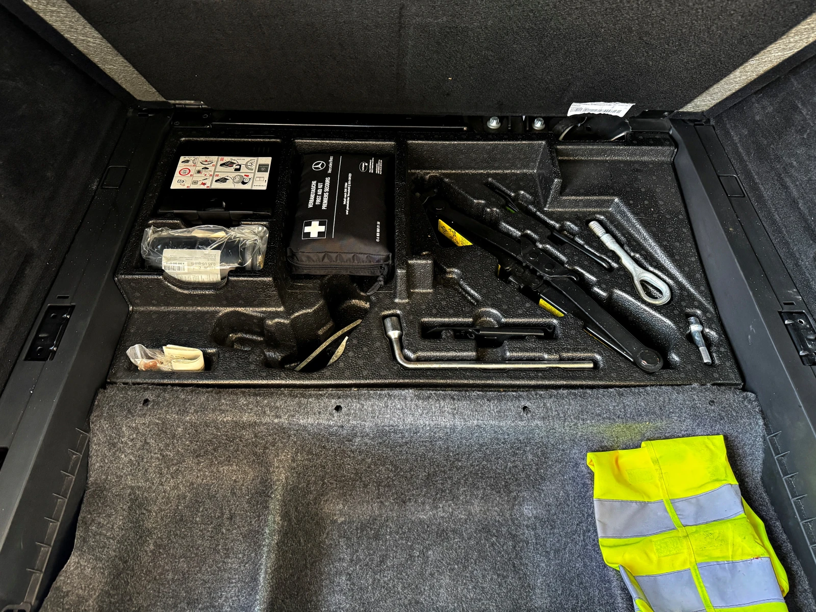 Mercedes-Benz ML 63 AMG 4Matic / Harman Kardon, снимка 17 - Автомобили и джипове - 54168483