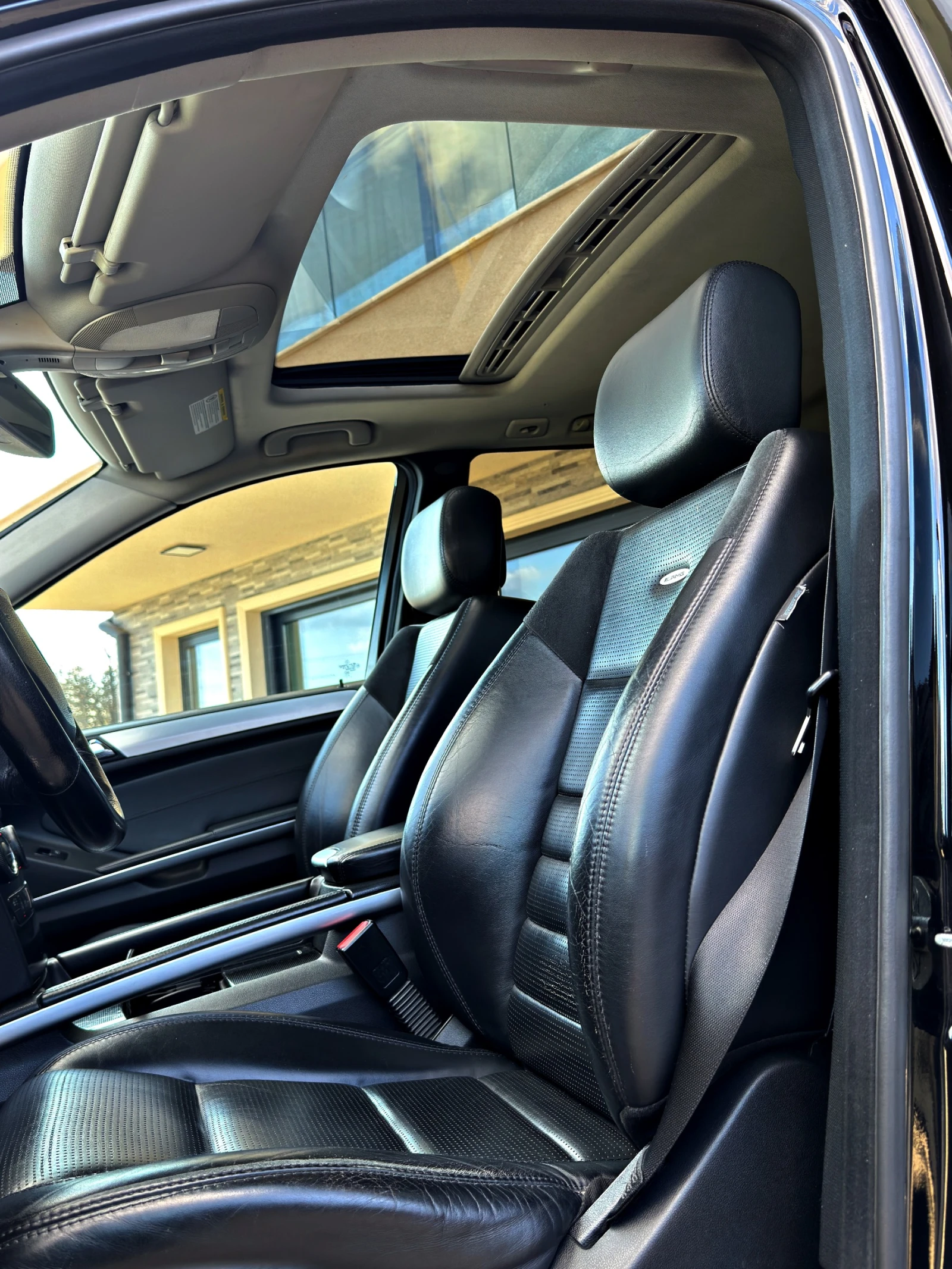 Mercedes-Benz ML 63 AMG 4Matic / Harman Kardon, снимка 13 - Автомобили и джипове - 54168483