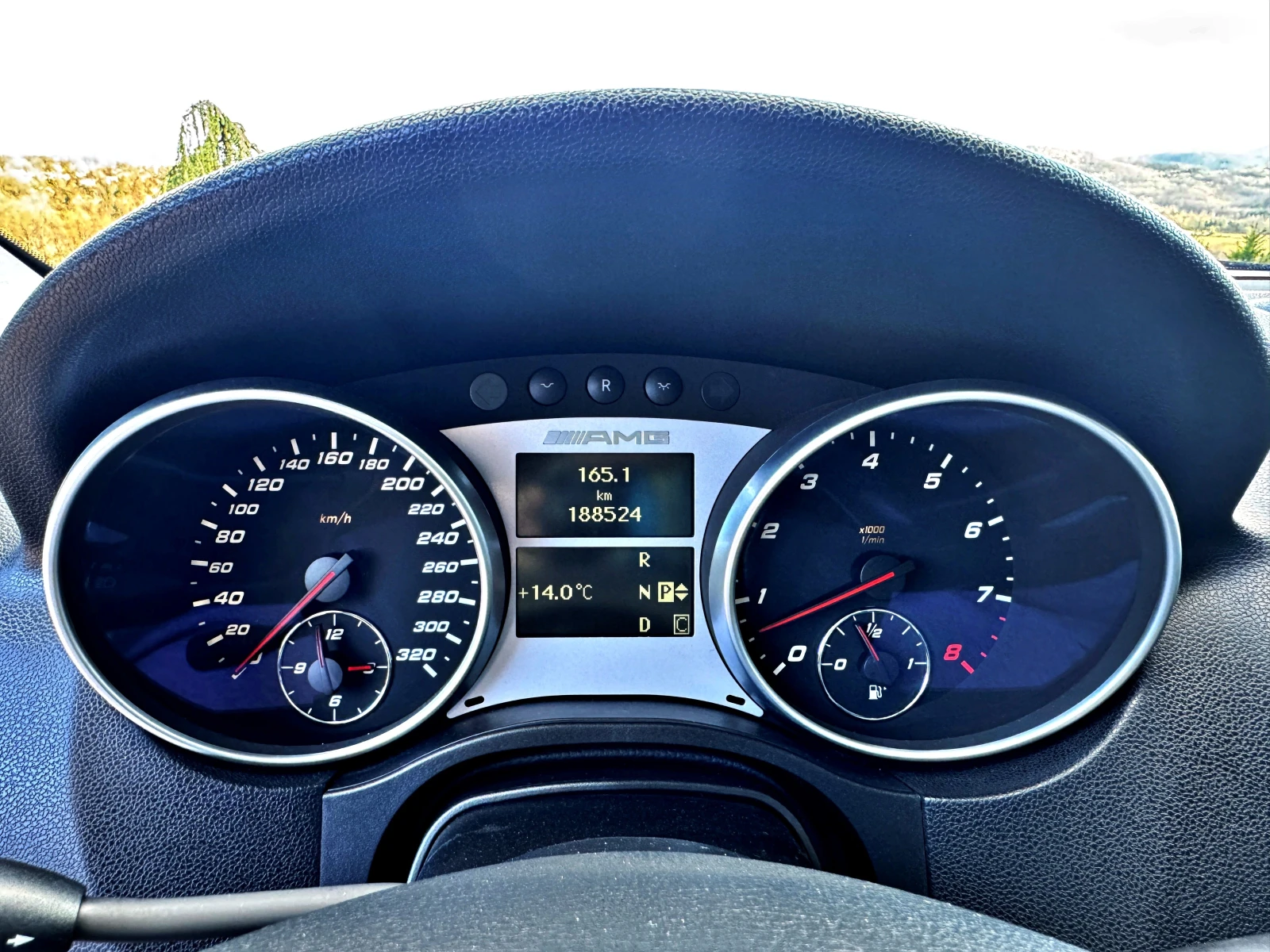 Mercedes-Benz ML 63 AMG 4Matic / Harman Kardon, снимка 10 - Автомобили и джипове - 54168483