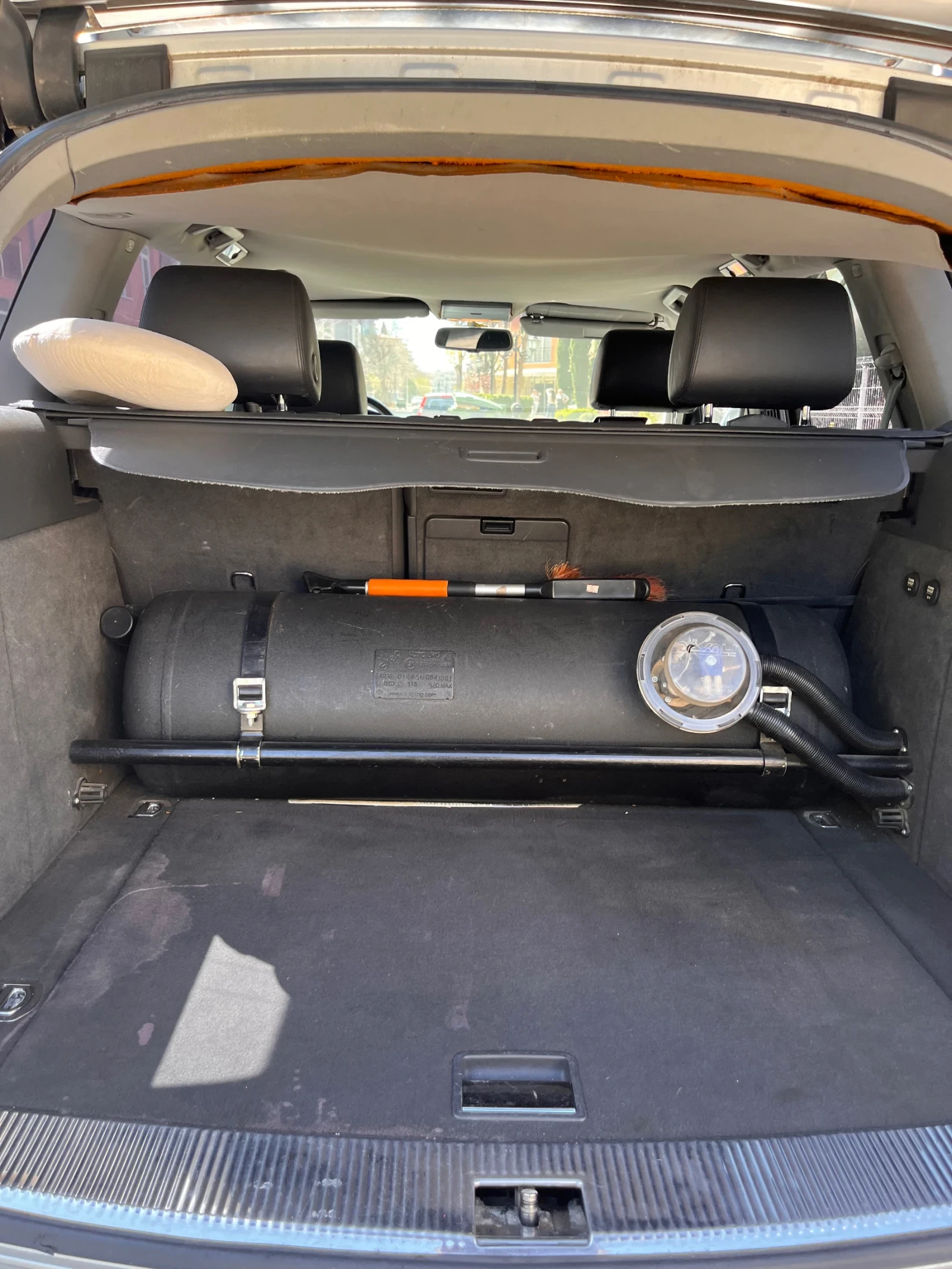 VW Touareg, снимка 7 - Автомобили и джипове - 54256426