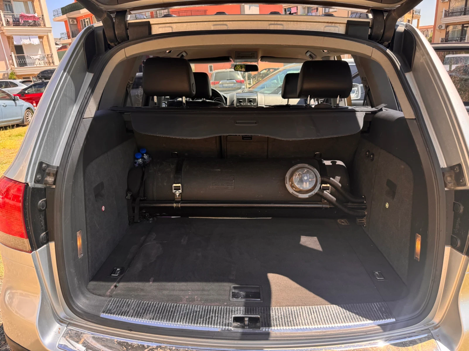 VW Touareg 3.2 Бензин-Газ, снимка 15 - Автомобили и джипове - 54256426