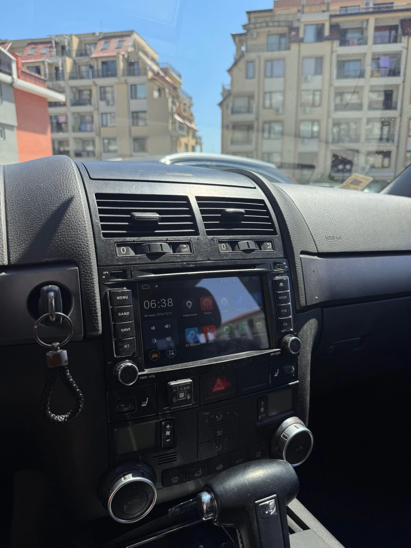VW Touareg 3.2 Бензин-Газ, снимка 11 - Автомобили и джипове - 54256426