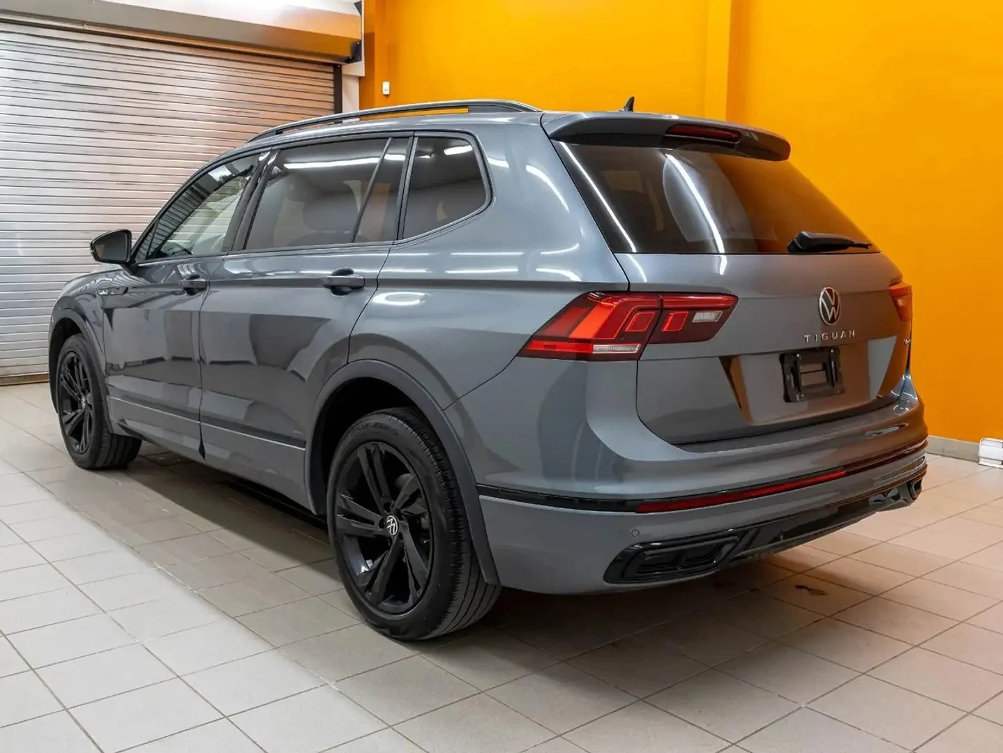 VW Tiguan * COMFORTLINE * R-LINE * BLACK * 4MOTION* DSG* , снимка 5 - Автомобили и джипове - 55062729