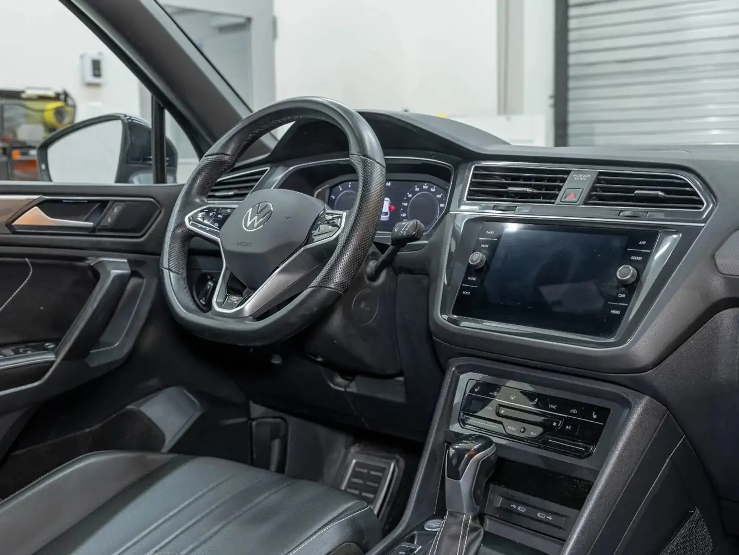 VW Tiguan * COMFORTLINE * R-LINE * BLACK * 4MOTION* DSG* , снимка 17 - Автомобили и джипове - 55062729