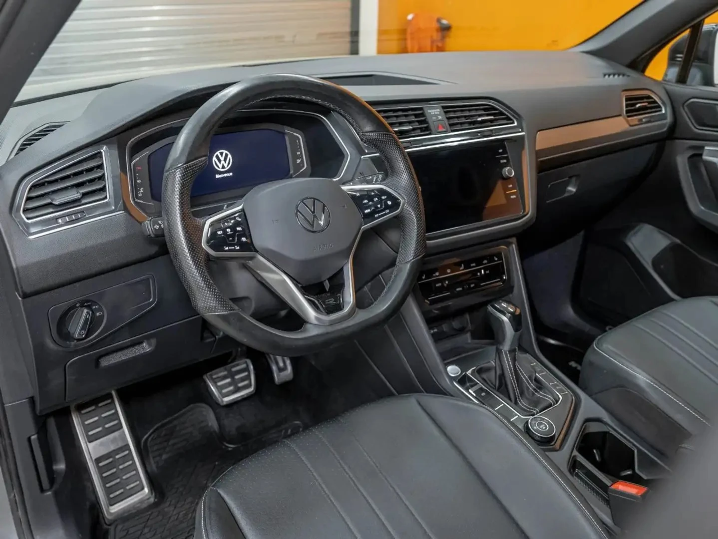 VW Tiguan * COMFORTLINE * R-LINE * BLACK * 4MOTION* DSG* , снимка 2 - Автомобили и джипове - 55062729
