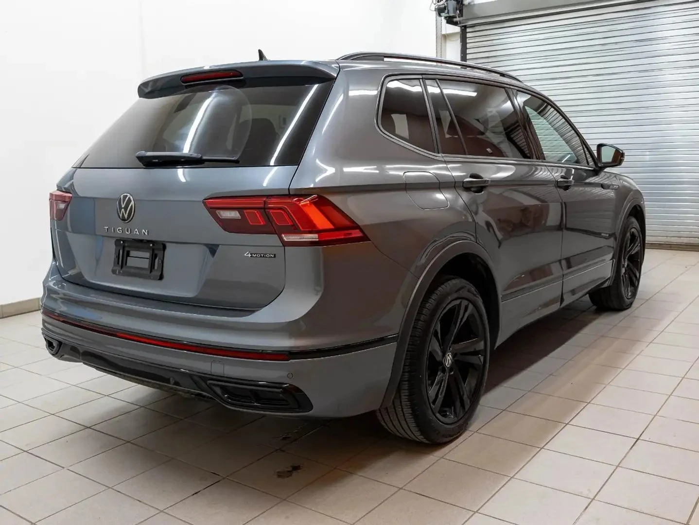 VW Tiguan * COMFORTLINE * R-LINE * BLACK * 4MOTION* DSG* , снимка 7 - Автомобили и джипове - 55062729