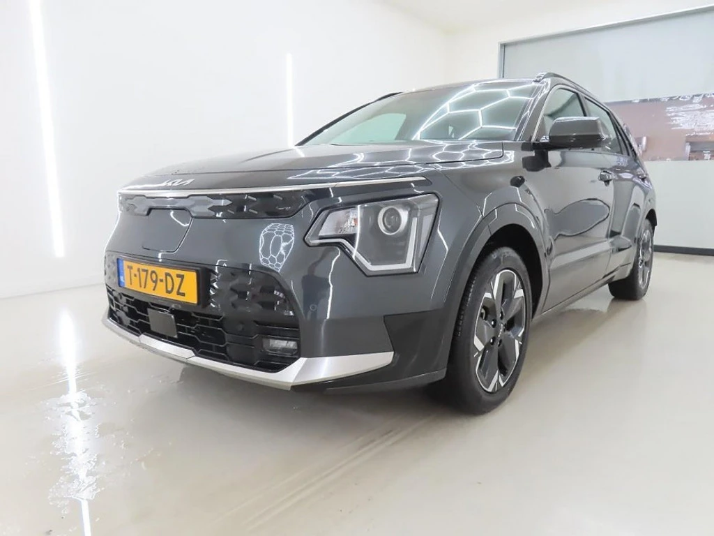 Kia Niro 65 kWh DynamicLine, снимка 2 - Автомобили и джипове - 55189352