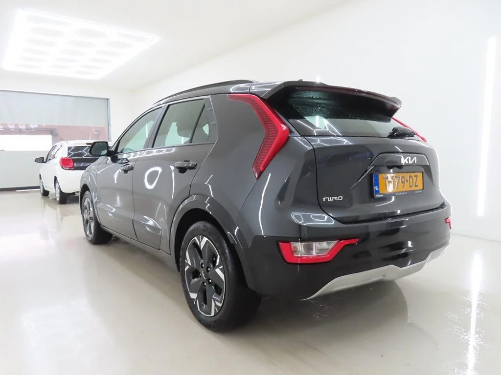Kia Niro 65 kWh DynamicLine, снимка 3 - Автомобили и джипове - 55189352