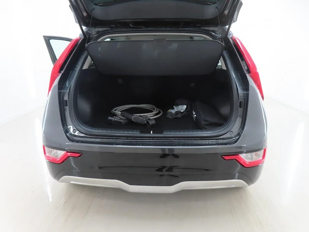Kia Niro 65 kWh DynamicLine, снимка 4 - Автомобили и джипове - 55189352