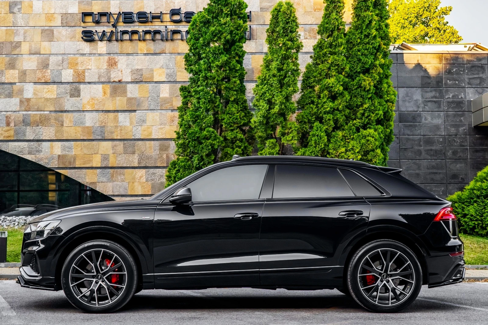 Audi Q8 50TDI* S-LINE* PANO* BANG&OL* HEAD UP* MASSAGE, снимка 2 - Автомобили и джипове - 55547982